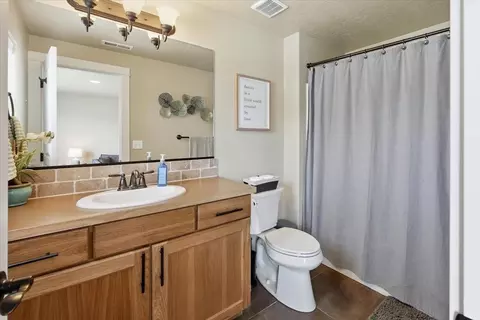 Bath - 4520 E 22nd Ct, Spokane, WA 99223 photo 4 of 4