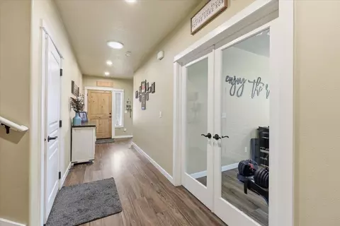 Entry Way - 4520 E 22nd Ct, Spokane, WA 99223 photo 2 of 5