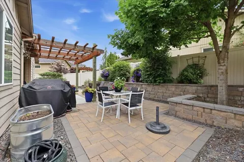 Exterior - 4520 E 22nd Ct, Spokane, WA 99223 photo 7 of 9