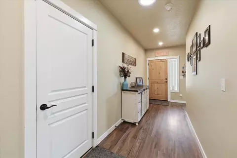 Entry Way - 4520 E 22nd Ct, Spokane, WA 99223 photo 1 of 5