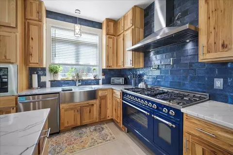 Kitchen - 5710 E Greenbluff Rd, Colbert, WA 99005 photo 2 of 7
