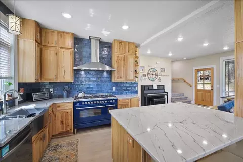 Kitchen - 5710 E Greenbluff Rd, Colbert, WA 99005 photo 6 of 7