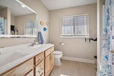 Bath - 5710 E Greenbluff Rd, Colbert, WA 99005 photo 4 of 4