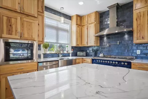 Kitchen - 5710 E Greenbluff Rd, Colbert, WA 99005 photo 7 of 7