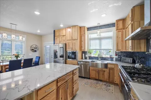 Kitchen - 5710 E Greenbluff Rd, Colbert, WA 99005 photo 3 of 7