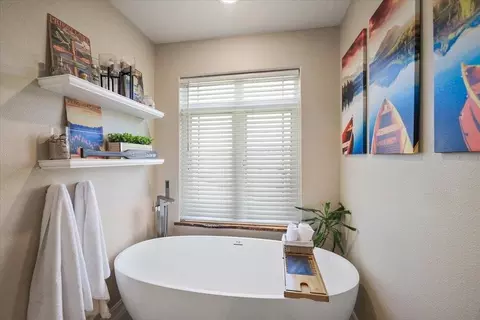 Bath - 5710 E Greenbluff Rd, Colbert, WA 99005 photo 3 of 4