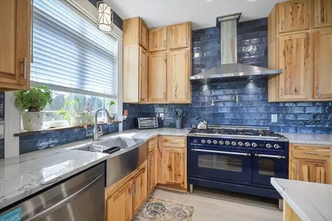 Kitchen - 5710 E Greenbluff Rd, Colbert, WA 99005 photo 5 of 7