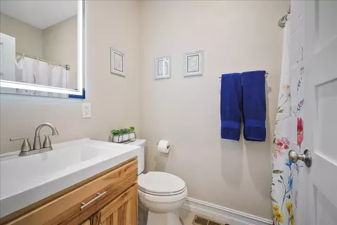 Bath - 5710 E Greenbluff Rd, Colbert, WA 99005 photo 1 of 4