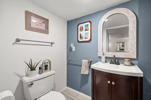Bath - 3811 E 25th Ave, Spokane, WA 99223 photo 2 of 2