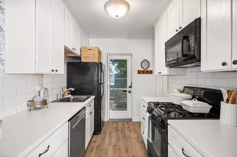 Kitchen - 3811 E 25th Ave, Spokane, WA 99223 photo 2 of 3