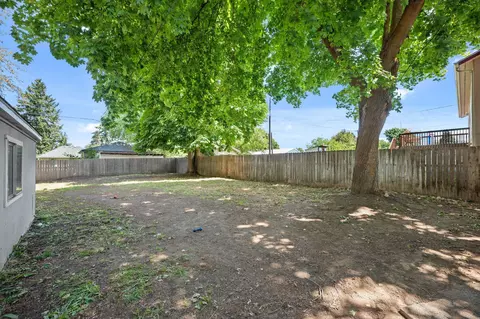Exterior - 3811 E 25th Ave, Spokane, WA 99223 photo 6 of 9