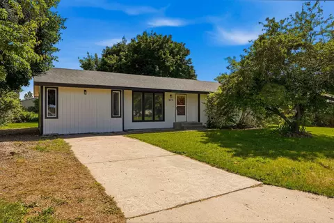 1426 E 4th St, Deer Park, WA 99006