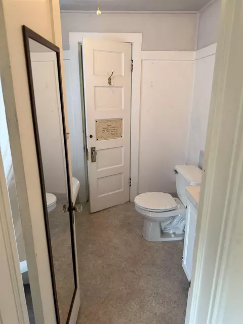 Bath - 340 SE High St, Pullman, WA 99163 photo 2 of 2