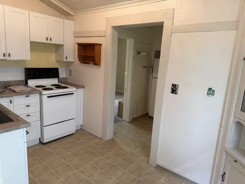 Kitchen - 340 SE High St, Pullman, WA 99163 photo 2 of 3