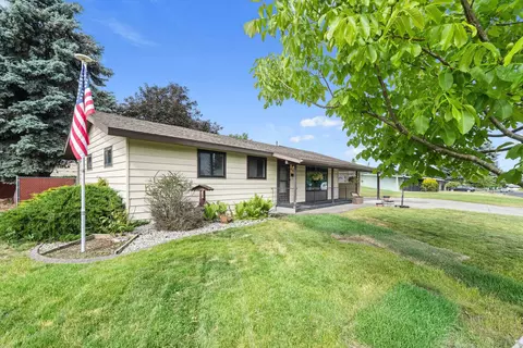 Exterior - 412 E Cozza Dr, Spokane, WA 99208 photo 8 of 10