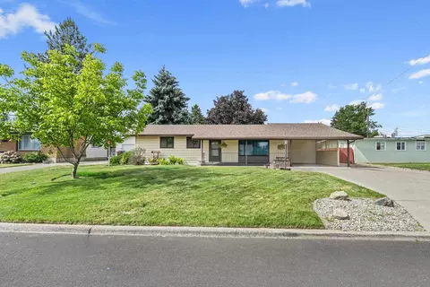 412 E Cozza Dr, Spokane, WA 99208