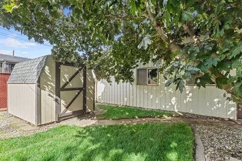 Exterior - 412 E Cozza Dr, Spokane, WA 99208 photo 2 of 10
