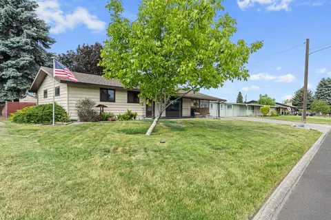 Exterior - 412 E Cozza Dr, Spokane, WA 99208 photo 7 of 10