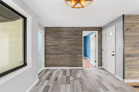 Entry Way - 412 E Cozza Dr, Spokane, WA 99208 photo 1 of 2