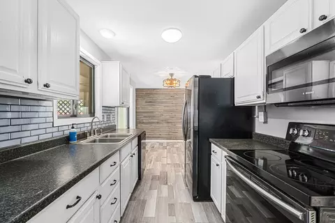 Kitchen - 412 E Cozza Dr, Spokane, WA 99208 photo 2 of 2