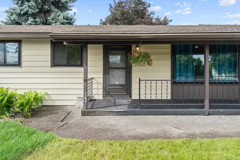 Exterior - 412 E Cozza Dr, Spokane, WA 99208 photo 9 of 10