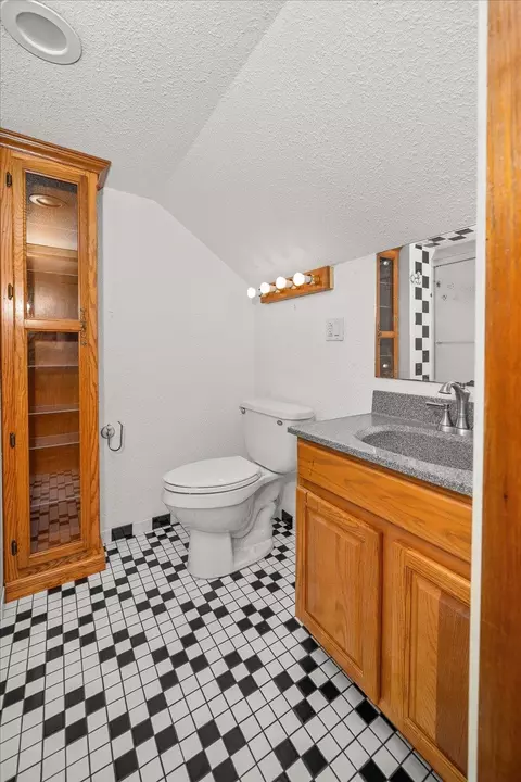 Bath - 532 E Heroy Ave, Spokane, WA 99207 photo 4 of 7