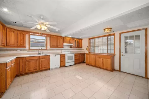 Kitchen - 532 E Heroy Ave, Spokane, WA 99207 photo 3 of 6