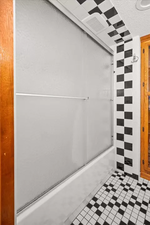 Bath - 532 E Heroy Ave, Spokane, WA 99207 photo 5 of 7