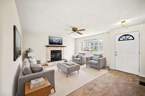 Living - 721 E Lyons Ave, Spokane, WA 99208 photo 2 of 4