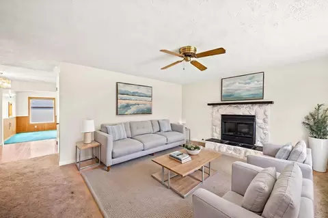 Living - 721 E Lyons Ave, Spokane, WA 99208 photo 4 of 4