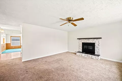 Living - 721 E Lyons Ave, Spokane, WA 99208 photo 3 of 4