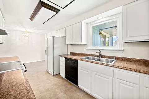 Kitchen - 721 E Lyons Ave, Spokane, WA 99208 photo 2 of 2