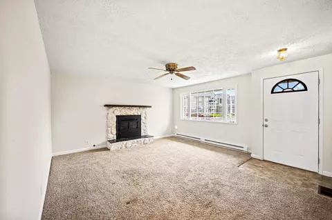 Living - 721 E Lyons Ave, Spokane, WA 99208 photo 1 of 4