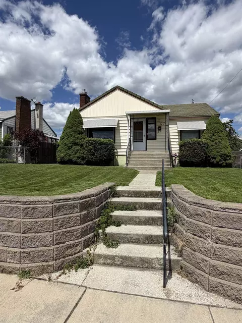 327 E Garland Ave, Spokane, WA 99207
