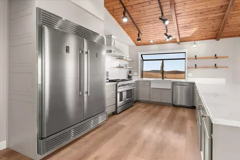 Kitchen - 1112 E Jennings Rd, Spangle, WA 99031 photo 2 of 4