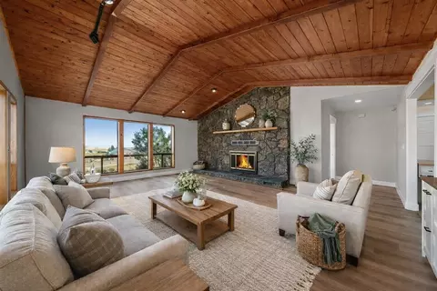 Living - 1112 E Jennings Rd, Spangle, WA 99031 photo 1 of 7
