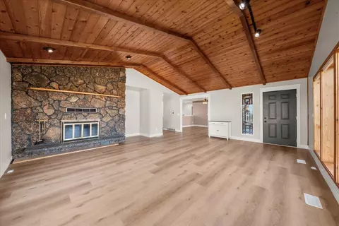 Living - 1112 E Jennings Rd, Spangle, WA 99031 photo 2 of 7