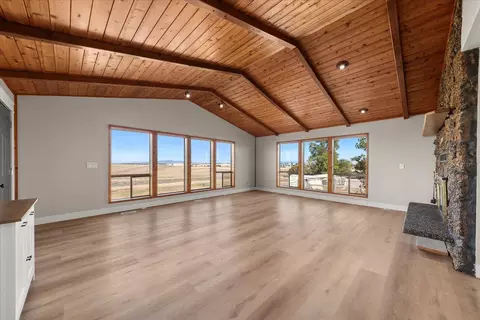 Living - 1112 E Jennings Rd, Spangle, WA 99031 photo 6 of 7