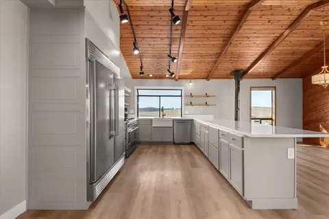 Kitchen - 1112 E Jennings Rd, Spangle, WA 99031 photo 1 of 4