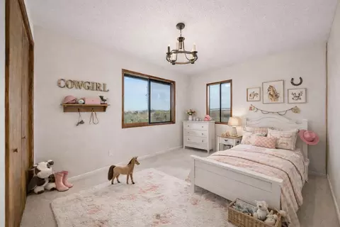 Bedroom - 1112 E Jennings Rd, Spangle, WA 99031 photo 2 of 7