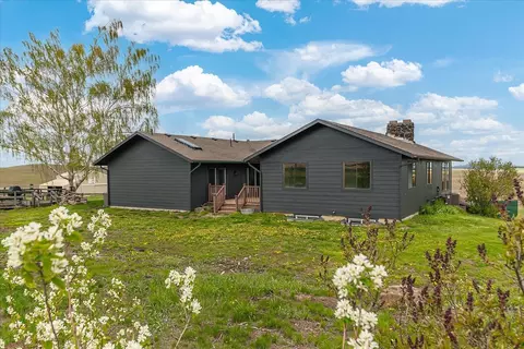 Exterior - 1112 E Jennings Rd, Spangle, WA 99031 photo 4 of 6