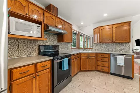 Kitchen - 2115 E 56th Ct, Spokane, WA 99223 photo 2 of 2