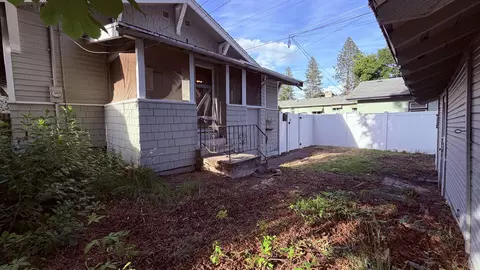 Exterior - 112 E 16th Ave, Spokane, WA 99203 photo 7 of 10