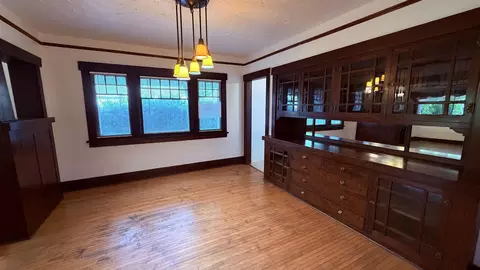 Living - 112 E 16th Ave, Spokane, WA 99203 photo 6 of 10