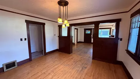 Living - 112 E 16th Ave, Spokane, WA 99203 photo 7 of 10