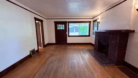 Living - 112 E 16th Ave, Spokane, WA 99203 photo 9 of 10