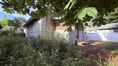 Exterior - 112 E 16th Ave, Spokane, WA 99203 photo 6 of 10