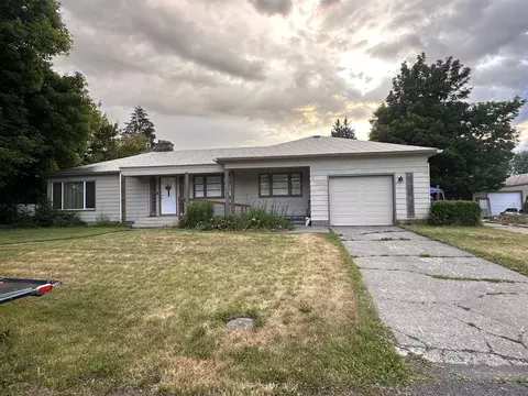 3421 N Center Rd, Millwood, WA 99212