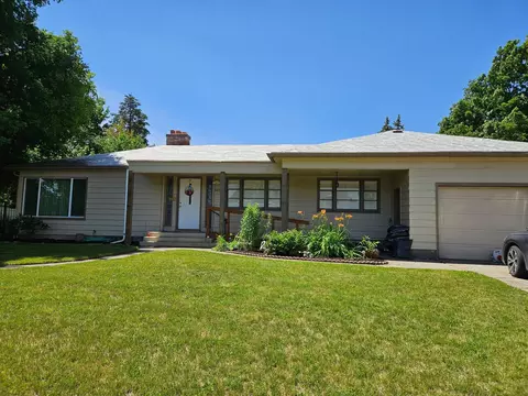 3421 N Center Rd, Millwood, WA 99212