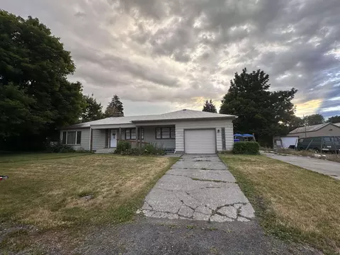 3421 N Center Rd, Millwood, WA 99212